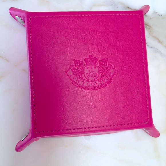 JUICY COUTURE HOT PINK LEATHER CONTAINER W/SNAPS GOOD CONDITION ๐ฉท๐ฉท - Picture 2 of 7